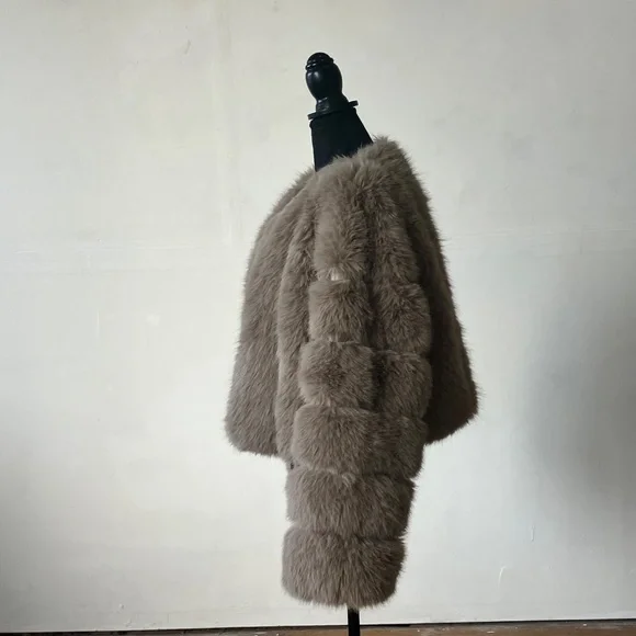 Women's Faux Fur Jacket - Beige/Tan - Picture 4 of 10